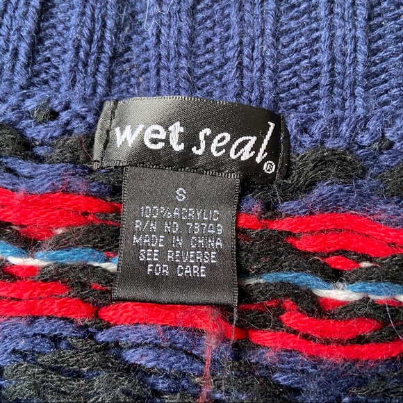 Wet Seal Short Sleeve Cropped Pattern Sweater - Picture 5 of 7